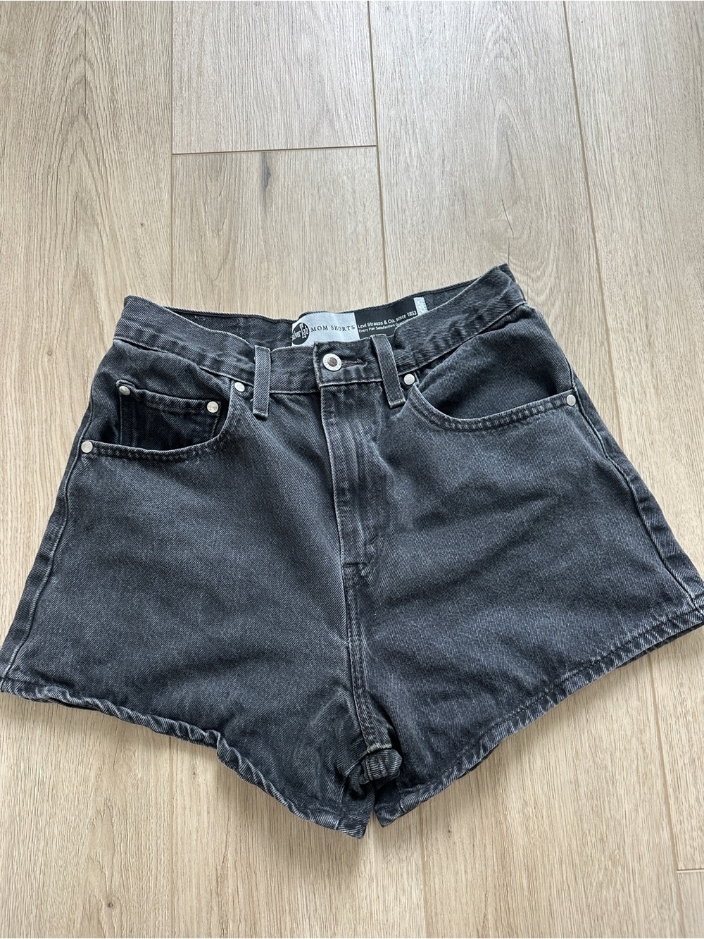 Levi’s SilverTab Mom Shorts - Picture 2 of 8